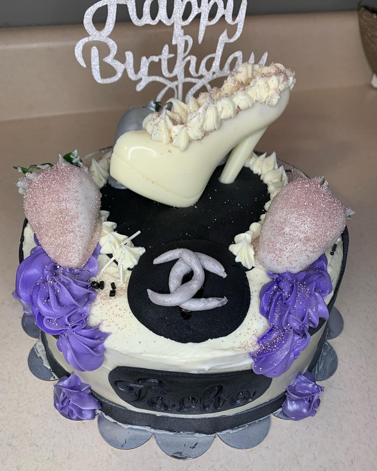 Specialty Cakes-Medium Cake 2 layers( 8inch)) image 4