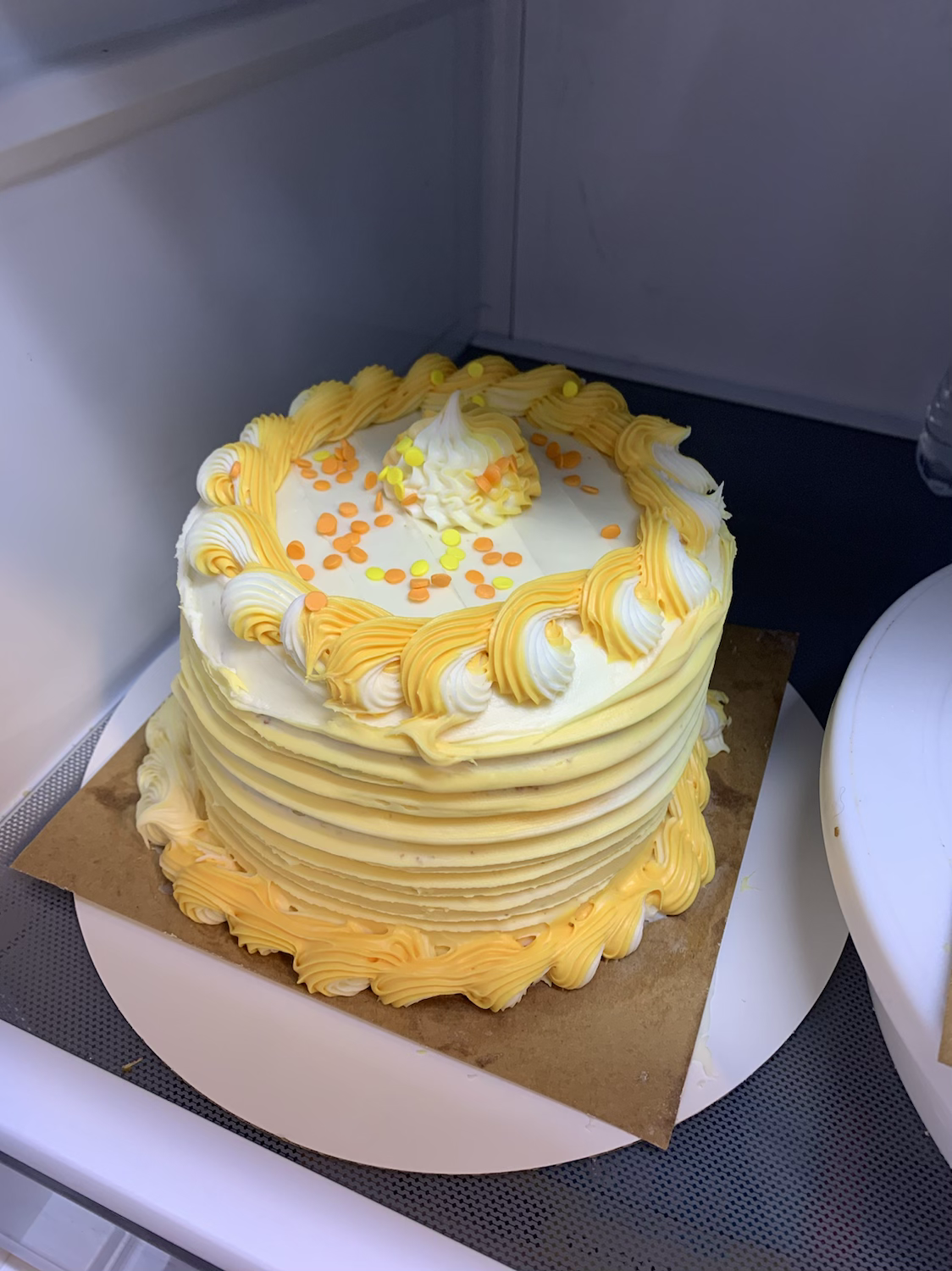 Small specialty Cake -6in (2 Layers) image 4